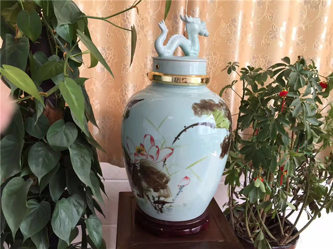 大师手绘酒坛