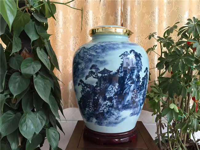 大师手绘酒坛