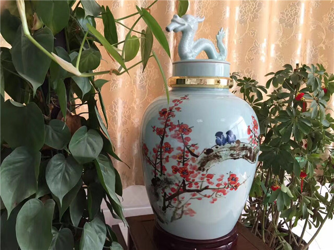 大师手绘酒坛