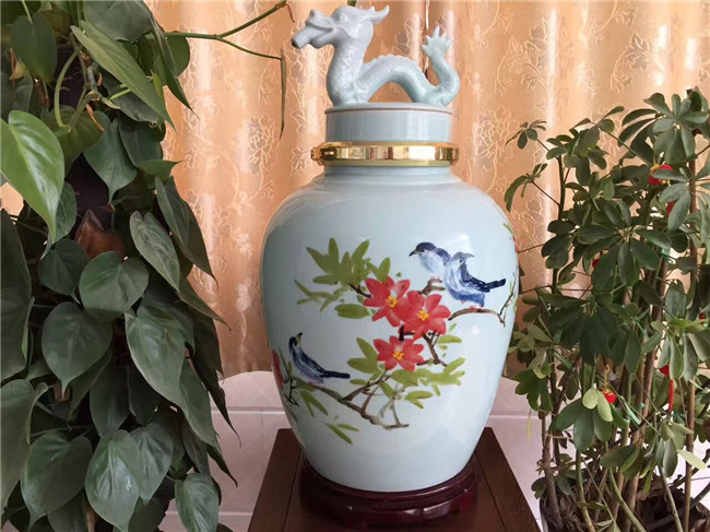 大师手绘酒坛