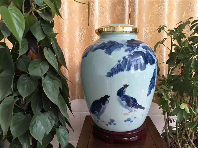 大师手绘酒坛